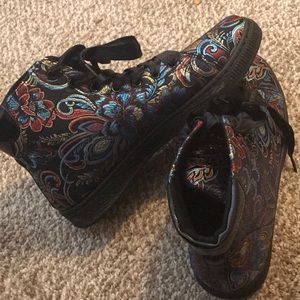 Women’s Chinese shoes